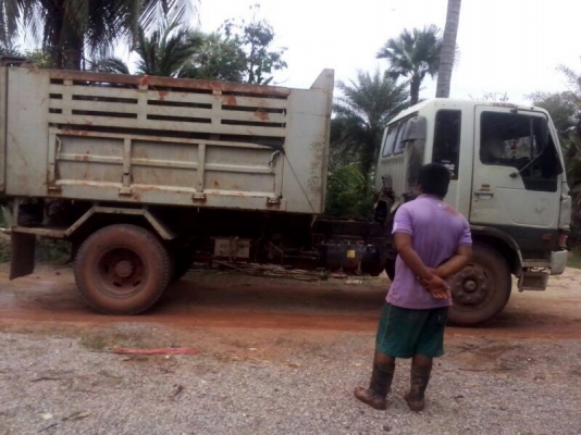 รถฮีโน่ 6 ล้อดั้ม FF 195 แรงม้า. ปี 39    สนใจติดต่อ 081 - 6079515