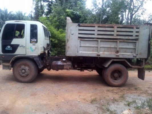 รถฮีโน่ 6 ล้อดั้ม FF 195 แรงม้า. ปี 39    สนใจติดต่อ 081 - 6079515