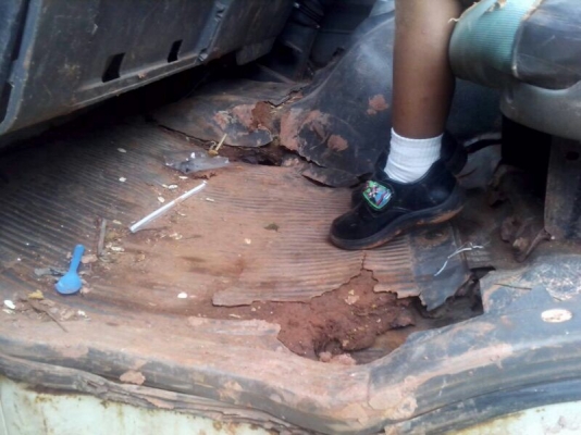 รถฮีโน่ 6 ล้อดั้ม FF 195 แรงม้า. ปี 39    สนใจติดต่อ 081 - 6079515