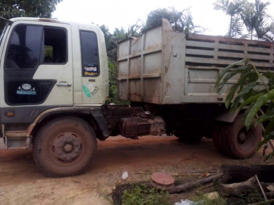 รถฮีโน่ 6 ล้อดั้ม FF 195 แรงม้า. ปี 39    สนใจติดต่อ 081 - 6079515