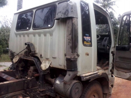 รถฮีโน่ 6 ล้อดั้ม FF 195 แรงม้า. ปี 39    สนใจติดต่อ 081 - 6079515