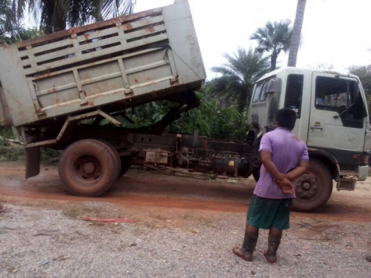 รถฮีโน่ 6 ล้อดั้ม FF 195 แรงม้า. ปี 39    สนใจติดต่อ 081 - 6079515