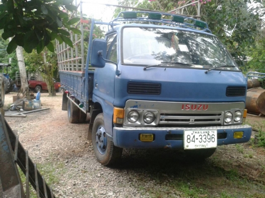 รถ6ล้อisuzu. Ks 110แรงม้า. ยาว5เมตร  สวยทั้งคัน. ติดต่อ 080-1405528
