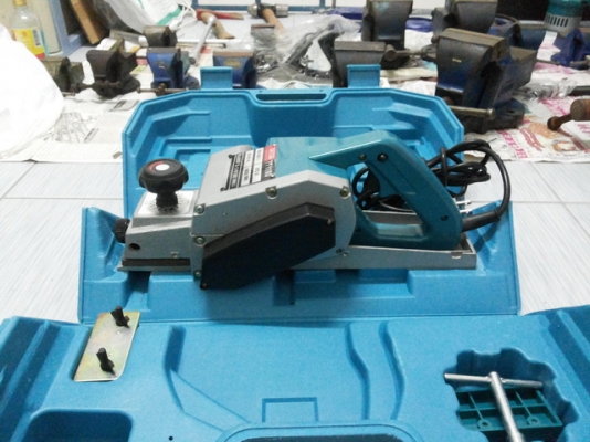 กบไฟฟ้า ขนาด 3 1/4" มาพร้อมกล่องใส่และอุปกรณ์ กบไฟฟ้า ขนาด 3 1/4" มาพร้อมกล่องใส่และอุปกรณ์