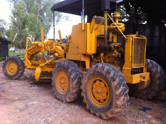 KOMATSU GD375H KOMATSU GD375H