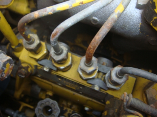 รถขุด SK60 Mark III อาร์มยืดได้ เหมาะสำหรับงานลึกๆ แทรคเล็กหุ้มยาง พร้อมใบมีดดัน