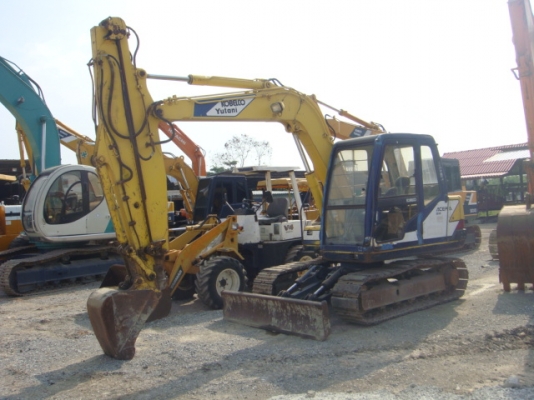 รถขุด SK60 Mark III อาร์มยืดได้ เหมาะสำหรับงานลึกๆ แทรคเล็กหุ้มยาง พร้อมใบมีดดัน