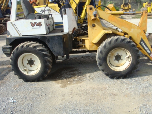 รถตักเล็ก YANMAR V4 สภาพดี ยางสวย เครื่องยนต์แน่น ชั่วโมงน้อย รถตักเล็ก YANMAR V4 สภาพดี ยางสวย เครื่องยนต์แน่น ชั่วโมงน้อย