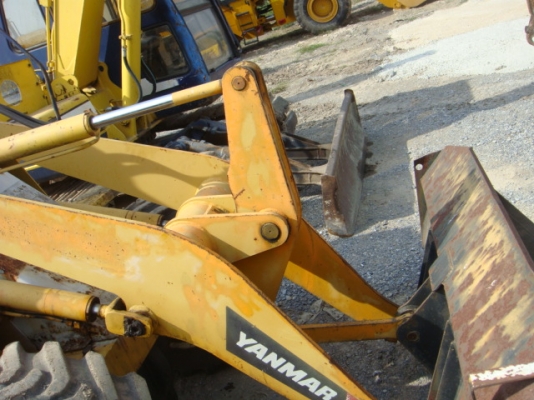 รถตักเล็ก YANMAR V4 สภาพดี ยางสวย เครื่องยนต์แน่น ชั่วโมงน้อย รถตักเล็ก YANMAR V4 สภาพดี ยางสวย เครื่องยนต์แน่น ชั่วโมงน้อย