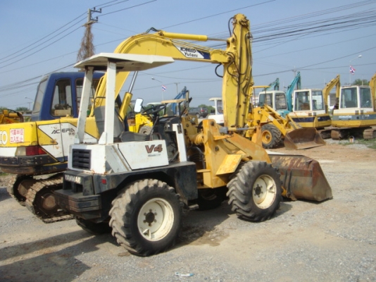 รถตักเล็ก YANMAR V4 สภาพดี ยางสวย เครื่องยนต์แน่น ชั่วโมงน้อย รถตักเล็ก YANMAR V4 สภาพดี ยางสวย เครื่องยนต์แน่น ชั่วโมงน้อย