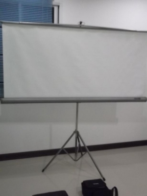 ขายเครื่องฉายโปรเจคเตอร์ 2 เครื่อง+จอฉาย 1