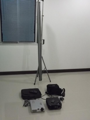 ขายเครื่องฉายโปรเจคเตอร์ 2 เครื่อง+จอฉาย 1