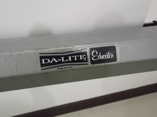 ขายเครื่องฉายโปรเจคเตอร์ 2 เครื่อง+จอฉาย 1