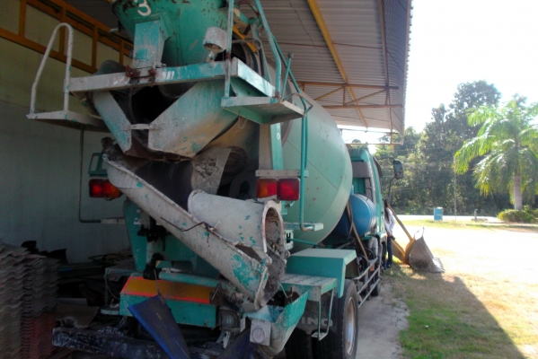 ขายด่วนรถ6ล้อโม่ปูน3.5คิวโม่ตรงคายาบ้าปั่มไดกิ้นเครือง220แรง