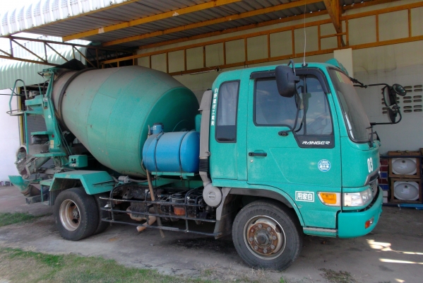 ขายด่วนรถ6ล้อโม่ปูน3.5คิวโม่ตรงคายาบ้าปั่มไดกิ้นเครือง220แรง