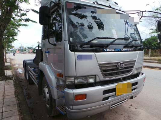 NISSAN UD   ติดต่อปารวี  โทร 0839686255