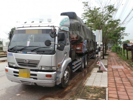 NISSAN UD   ติดต่อปารวี  โทร 0839686255