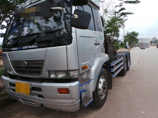 NISSAN UD   ติดต่อปารวี  โทร 0839686255