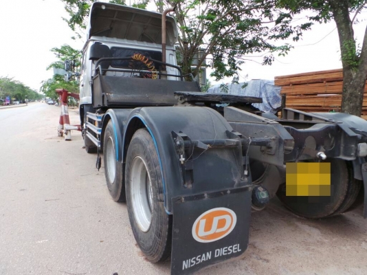 NISSAN UD   ติดต่อปารวี  โทร 0839686255