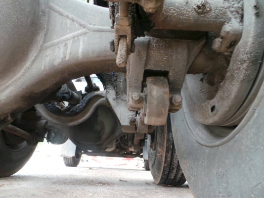 NISSAN UD   ติดต่อปารวี  โทร 0839686255