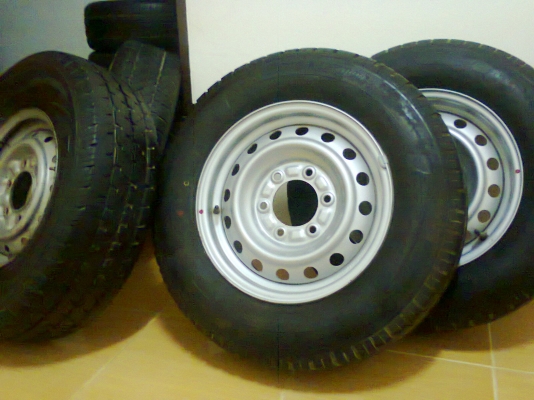 ขายกะทะล้อ6/139พร้อมยาง 215-70-15 คู่ละ2500เหลือจำกัด