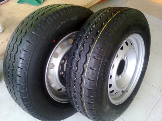 ขายกะทะล้อ6/139พร้อมยาง 215-70-15 คู่ละ2500เหลือจำกัด