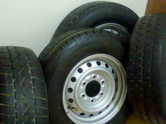 ขายกะทะล้อ6/139พร้อมยาง 215-70-15 คู่ละ2500เหลือจำกัด