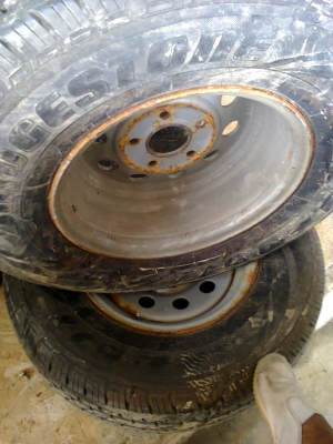 ขายกะทะล้อ6/139พร้อมยาง 215-70-15 คู่ละ2500เหลือจำกัด