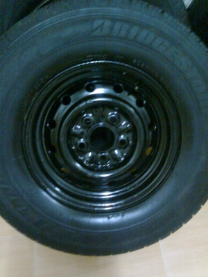 ขายกะทะล้อ6/139พร้อมยาง 215-70-15 คู่ละ2500เหลือจำกัด