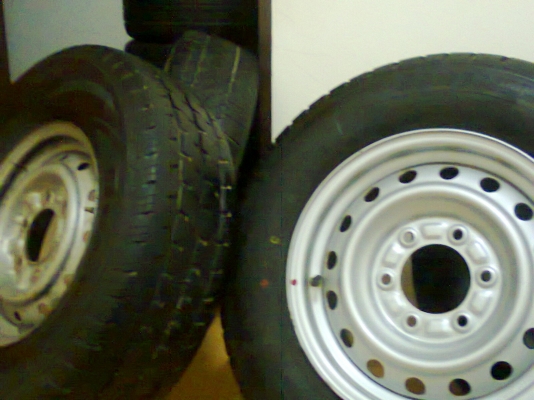 ขายกะทะล้อ6/139พร้อมยาง 215-70-15 คู่ละ2500เหลือจำกัด