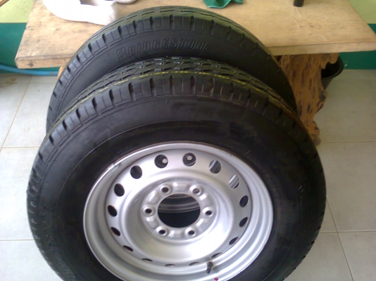 ขายกะทะล้อ6/139พร้อมยาง 215-70-15 คู่ละ2500เหลือจำกัด