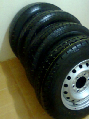 ขายกะทะล้อ6/139พร้อมยาง 215-70-15 คู่ละ2500เหลือจำกัด