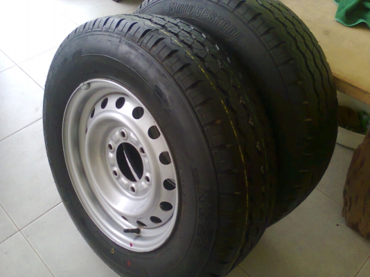 ขายกะทะล้อ6/139พร้อมยาง 215-70-15 คู่ละ2500เหลือจำกัด