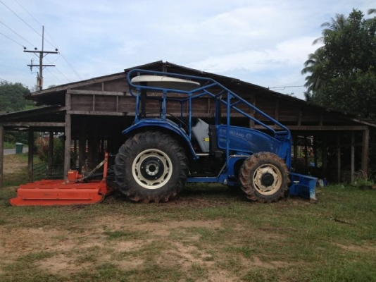 รถไถTD5 100  NEWHOLLANDตัวใหม่ ใช้896ชม.เดิมๆจากห้าง มีดันหน้า ที่ตัดหญ้า...เล่มทะเบียน ราคาคุยกับเจ้าของโดยตรง..