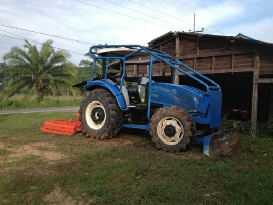 รถไถTD5 100  NEWHOLLANDตัวใหม่ ใช้896ชม.เดิมๆจากห้าง มีดันหน้า ที่ตัดหญ้า...เล่มทะเบียน ราคาคุยกับเจ้าของโดยตรง..