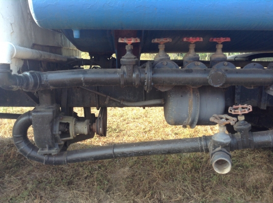 ขายรถบรรทุกแทงค์น้ำ 10 ล้อหัวยาวเพลาเดียว ชุดปั้มน้ำแบบเกียร์ฝากใช้งานได้ดี คัสซีสวยตลอดเส้น เครื่อง 6BF1 175 แรงม้า เกียร์ร็อคกี้ ยางเต็ม ทะเบียนพร้อมโอน