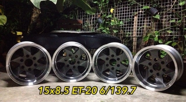 ขายล้อ Enkei ลายบิด ขอบ 15x8.5 ET-20 6/139.7 สีเทาขอบเงา สวยกริ๊ป