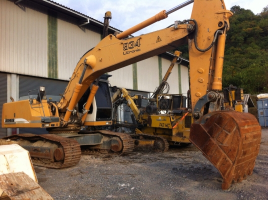 Liebherr 934 ปี 2009 เครื่องจักรกลหนัก เท่ากับ PC300 หนัก 28 ตัน