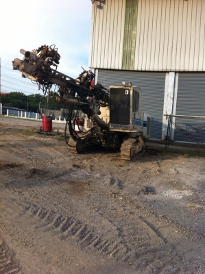 FURUKAWA รถเจาะภูเขา