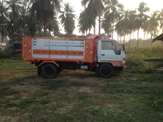 ขายรถบรรทุกหกล้อดั๊มพ์ TOYOTA ไดน่า เครื่อง ISUZU 100 แรง พวงมาลัยพาวเวอร์ แอร์ กระบะดั๊มพ์ยาว 3.50 เมตร ยาง 70\%