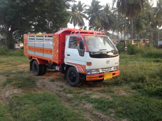 ขายรถบรรทุกหกล้อดั๊มพ์ TOYOTA ไดน่า เครื่อง ISUZU 100 แรง พวงมาลัยพาวเวอร์ แอร์ กระบะดั๊มพ์ยาว 3.50 เมตร ยาง 70\%