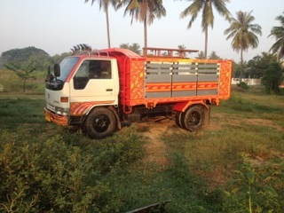 ขายรถบรรทุกหกล้อดั๊มพ์ TOYOTA ไดน่า เครื่อง ISUZU 100 แรง พวงมาลัยพาวเวอร์ แอร์ กระบะดั๊มพ์ยาว 3.50 เมตร ยาง 70\%