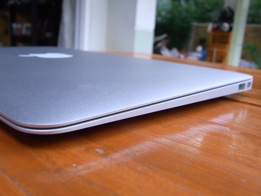 บางใหญ่ขาย mac air ปี 2010 11.6" core 2 1.4 GHz