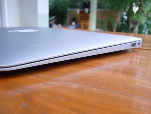 บางใหญ่ขาย mac air ปี 2010 11.6" core 2 1.4 GHz