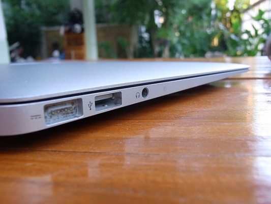 บางใหญ่ขาย mac air ปี 2010 11.6" core 2 1.4 GHz