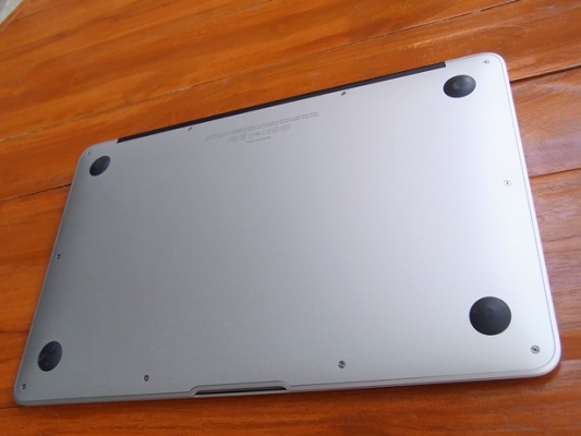 บางใหญ่ขาย mac air ปี 2010 11.6" core 2 1.4 GHz