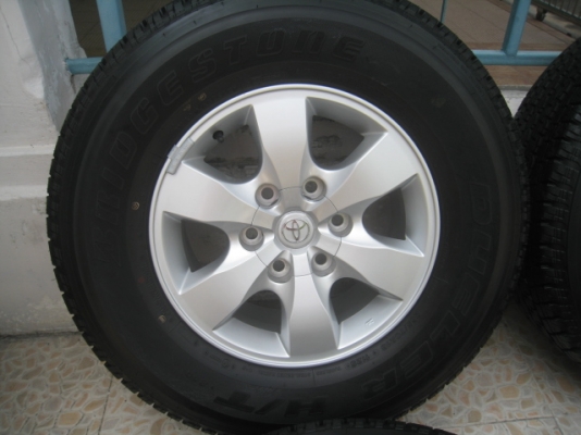 ขายล้อแม็ก Toyota vigo ป้ายแดง 16"x7" et30 6รู139.7 + ยาง ยางผลิตสัปดาห์ที่28 ปี13  สนใจติดต่อเล็กคลองสาม (081-3747940)