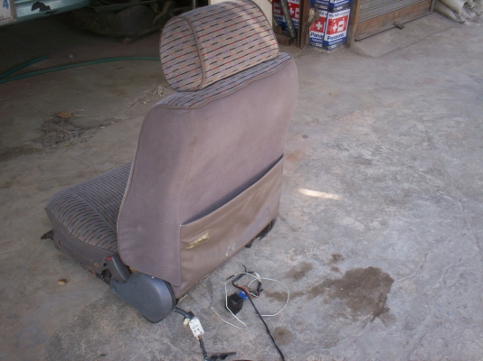 เบาะคัสตอม(คนขับ)ไฟฟ้าพร้อมสวิทช์ ใส่รถตู้ปี๊บ แปลงขาเรียบร้อย ขาย1500บาทหรือเอาเบาะเดิมมาแลก เบาะคัสตอม(คนขับ)ไฟฟ้าพร้อมสวิทช์ ใส่รถตู้ปี๊บ แปลงขาเรียบร้อย ขาย1500บาทหรือเอาเบาะเดิมมาแลก