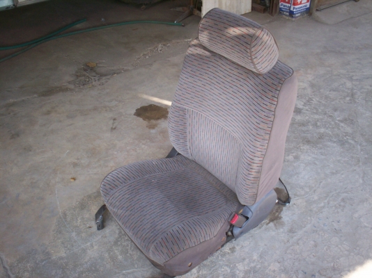 เบาะคัสตอม(คนขับ)ไฟฟ้าพร้อมสวิทช์ ใส่รถตู้ปี๊บ แปลงขาเรียบร้อย ขาย1500บาทหรือเอาเบาะเดิมมาแลก เบาะคัสตอม(คนขับ)ไฟฟ้าพร้อมสวิทช์ ใส่รถตู้ปี๊บ แปลงขาเรียบร้อย ขาย1500บาทหรือเอาเบาะเดิมมาแลก