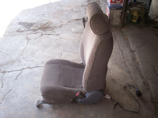 เบาะคัสตอม(คนขับ)ไฟฟ้าพร้อมสวิทช์ ใส่รถตู้ปี๊บ แปลงขาเรียบร้อย ขาย1500บาทหรือเอาเบาะเดิมมาแลก เบาะคัสตอม(คนขับ)ไฟฟ้าพร้อมสวิทช์ ใส่รถตู้ปี๊บ แปลงขาเรียบร้อย ขาย1500บาทหรือเอาเบาะเดิมมาแลก